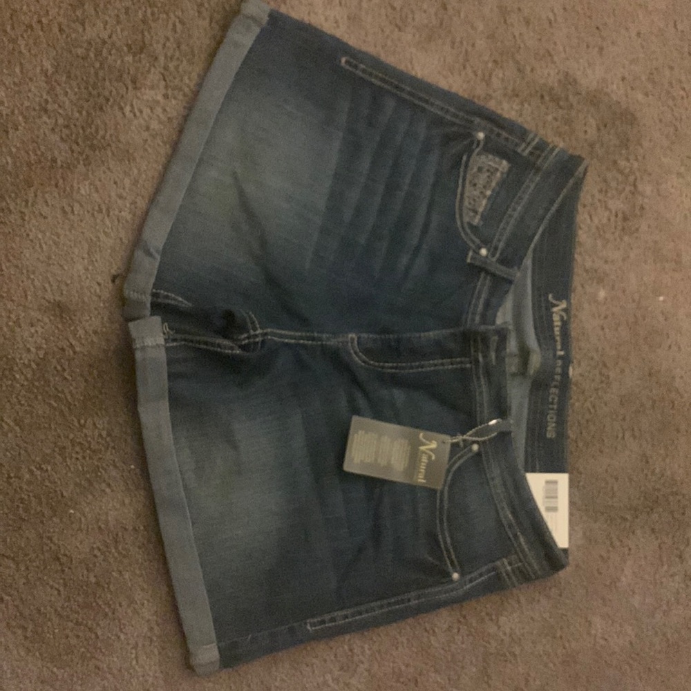 Natural reflection Jean shorts with lace trim pocket